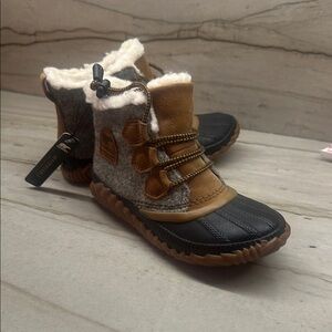 NEW Sorel Kids Cozy Waterproof Winter Boot - Brown, Gray, Black